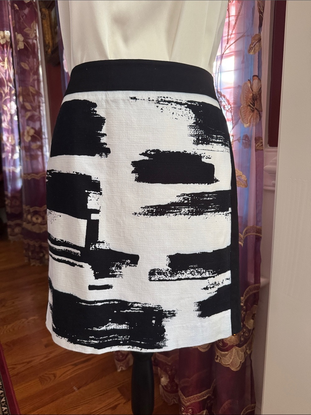 Ann Taylor Cotton Black and White Abstract Pencil Skirt